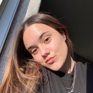 Meet your Posher, Alexia